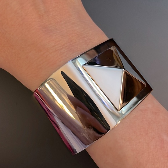 Stainless steel pyramid cuff - Picture 11 of 14